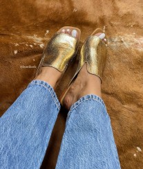 Sandales cuir large doré