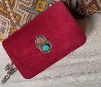 Sac bijou en daim rouge avec bijou artisanal khmissa Fait main taille 23/15cm