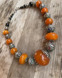 Necklace handmade with résine ambre louban orange & metallic fantaisy berber