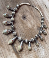Necklace handmade with sea shell white & métal fantaisie typical berber