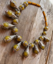 Necklace handmade with résine yellow & métal fantaisie typical berber
