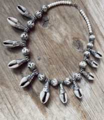 Necklace handmade with shell white & métal fantaisie typical berber