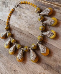 Necklace handmade with big resine yellow & métal fantaisie typical berber