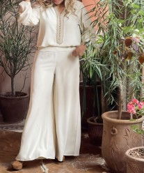 Suit 2pieces, tunic crepe off white with sfifa aqadi & debbana col officer with large pant with elastic band size: M/L